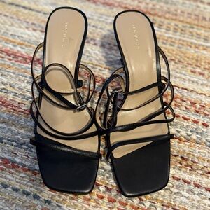 Ann Taylor strappy black sandals ~ size 9~ 🖤